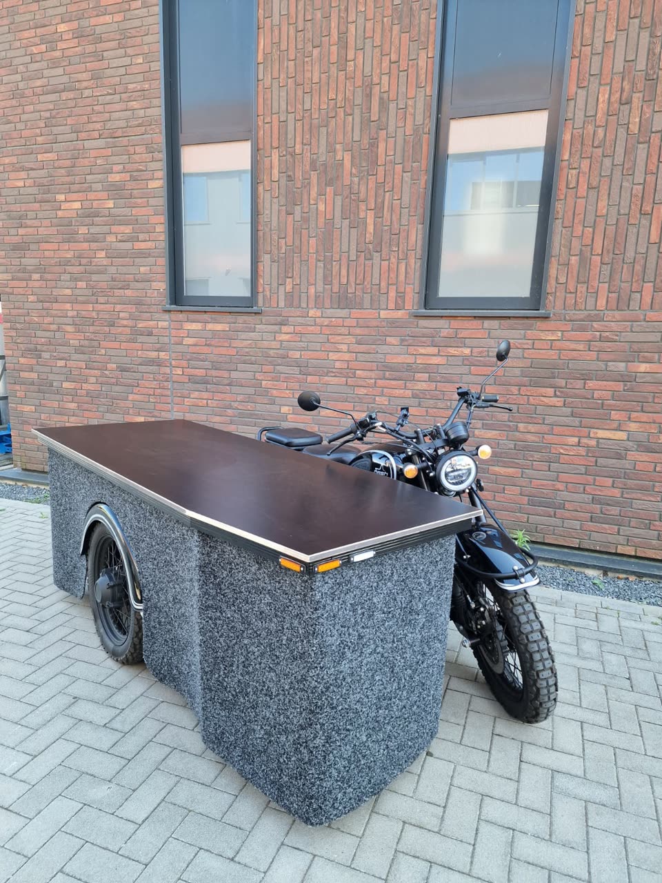 De zijspanmotor met baar van Vervoer met Betekenis